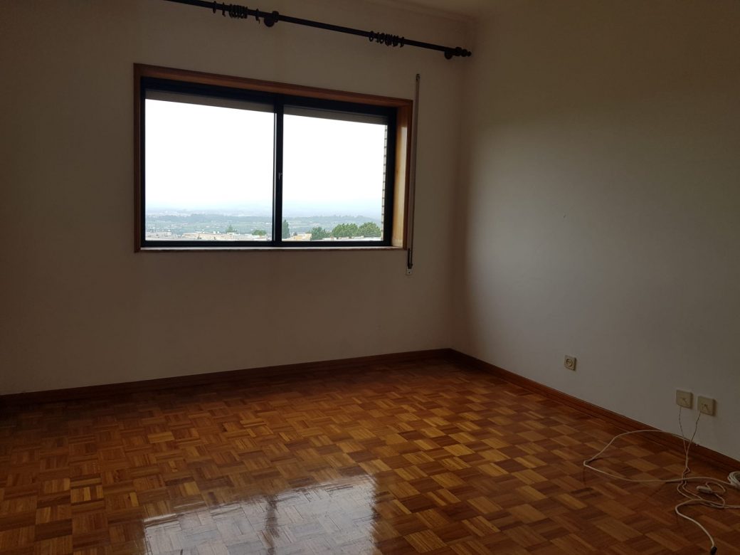 Excelente-Apartamento-T3-Perto-do-Centro-Historico-Quarto