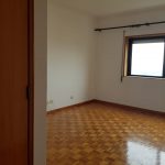 Excelente-Apartamento-T3-Perto-do-Centro-Historico-Quarto-com-armarios-embutidos