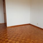 Excelente-Apartamento-T3-Perto-do-Centro-Historico-Quarto-parquet