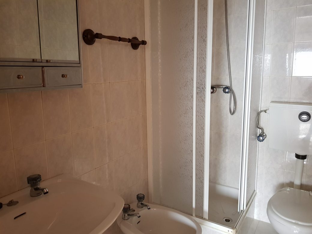 Excelente-Apartamento-T3-Perto-do-Centro-Historico-WC-pequena