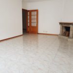 Excelente-Apartamento-T3-Perto-do-Centro-Historico-sala-lareira