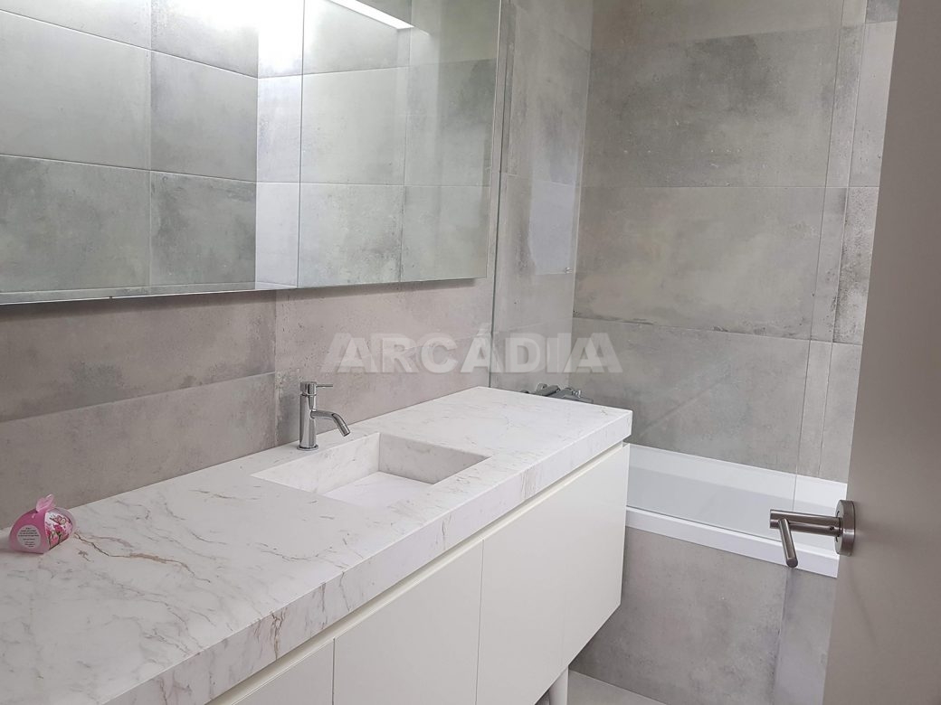 Moradia-Terrea-V4-em-Braga-Arcadia-Imobiliaria-WC-servico-grande