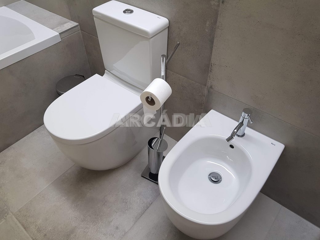 Moradia-Terrea-V4-em-Braga-Arcadia-Imobiliaria-WC-servico-grande-ceramicos