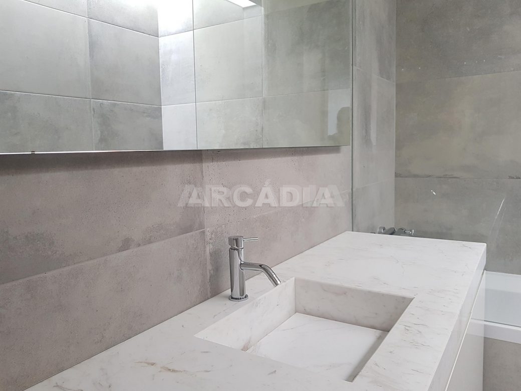 Moradia-Terrea-V4-em-Braga-Arcadia-Imobiliaria-WC-servico-grande-espelho