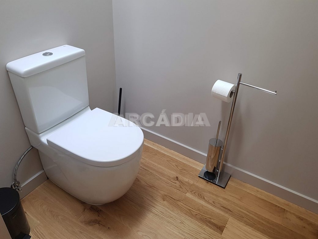 Moradia-Terrea-V4-em-Braga-Arcadia-Imobiliaria-WC-servico-sanitarios