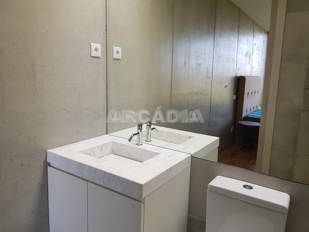 Moradia-Terrea-V4-em-Braga-Arcadia-Imobiliaria-WC-suite-pequena-espelho