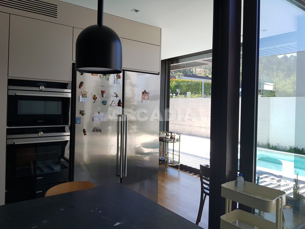 Moradia-Terrea-V4-em-Braga-Arcadia-Imobiliaria-cozinha-equipada