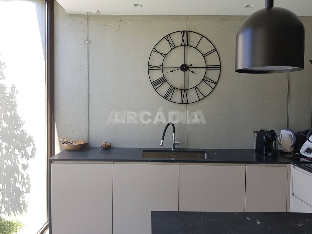 Moradia-Terrea-V4-em-Braga-Arcadia-Imobiliaria-cozinha-lava-loicas-maquina