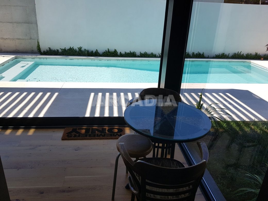 Moradia-Terrea-V4-em-Braga-Arcadia-Imobiliaria-cozinha-mesa-pequeno-almoco