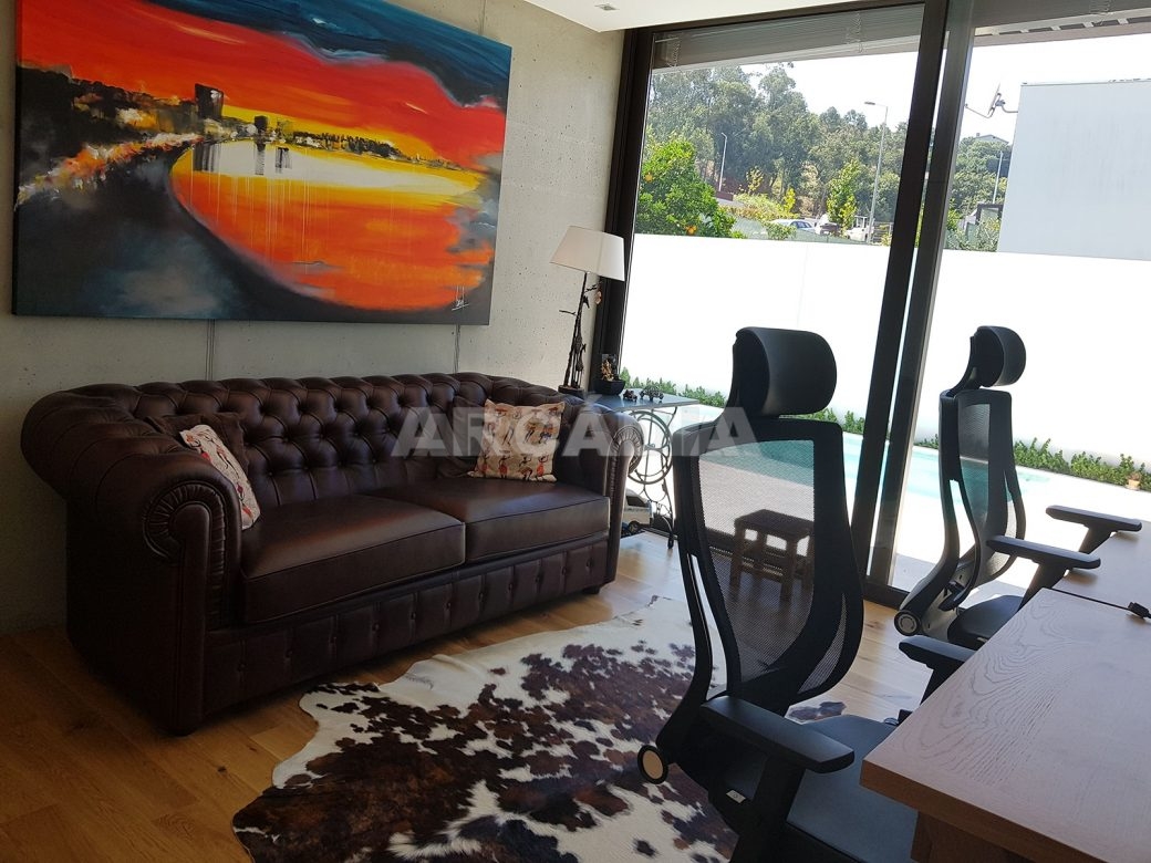 Moradia-Terrea-V4-em-Braga-Arcadia-Imobiliaria-escritorio
