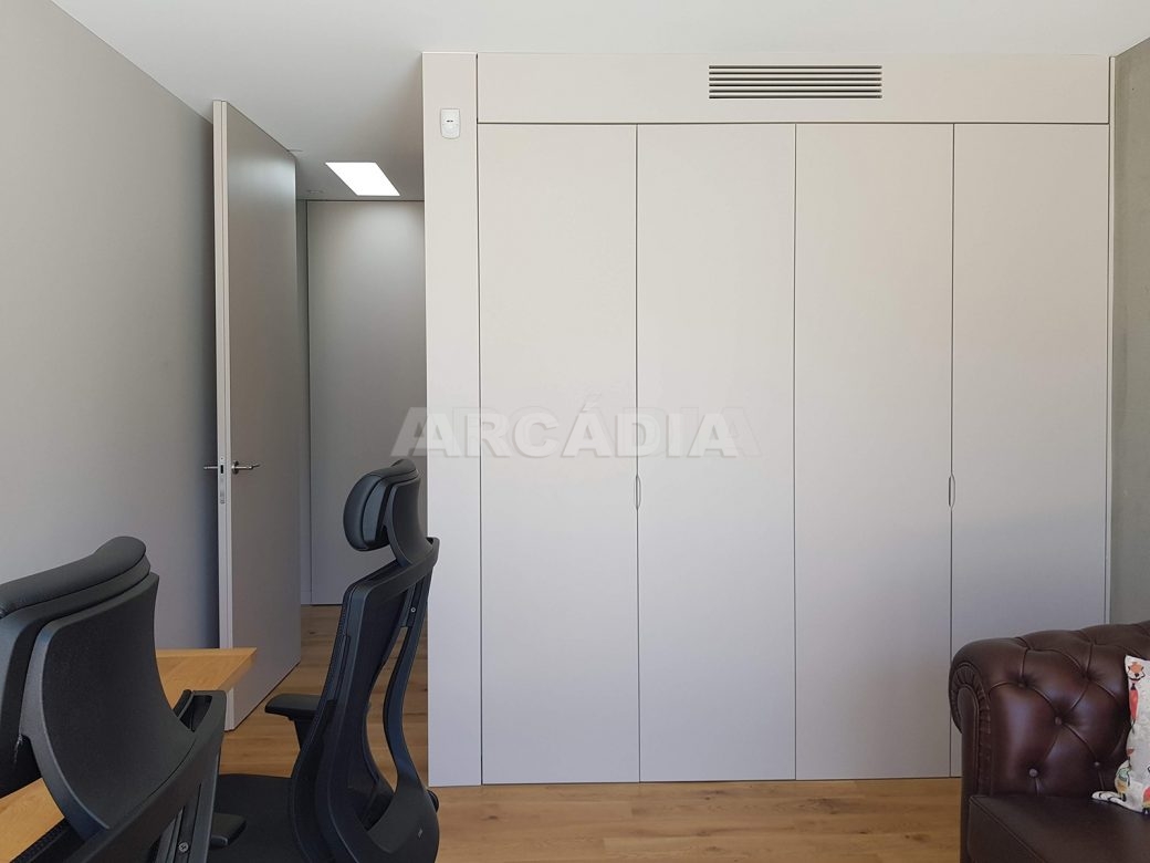 Moradia-Terrea-V4-em-Braga-Arcadia-Imobiliaria-escritorio-armarios-embutidos