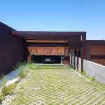 Moradia-Terrea-V4-em-Braga-Arcadia-Imobiliaria-exterior-entrada-para-a-garagem-blur