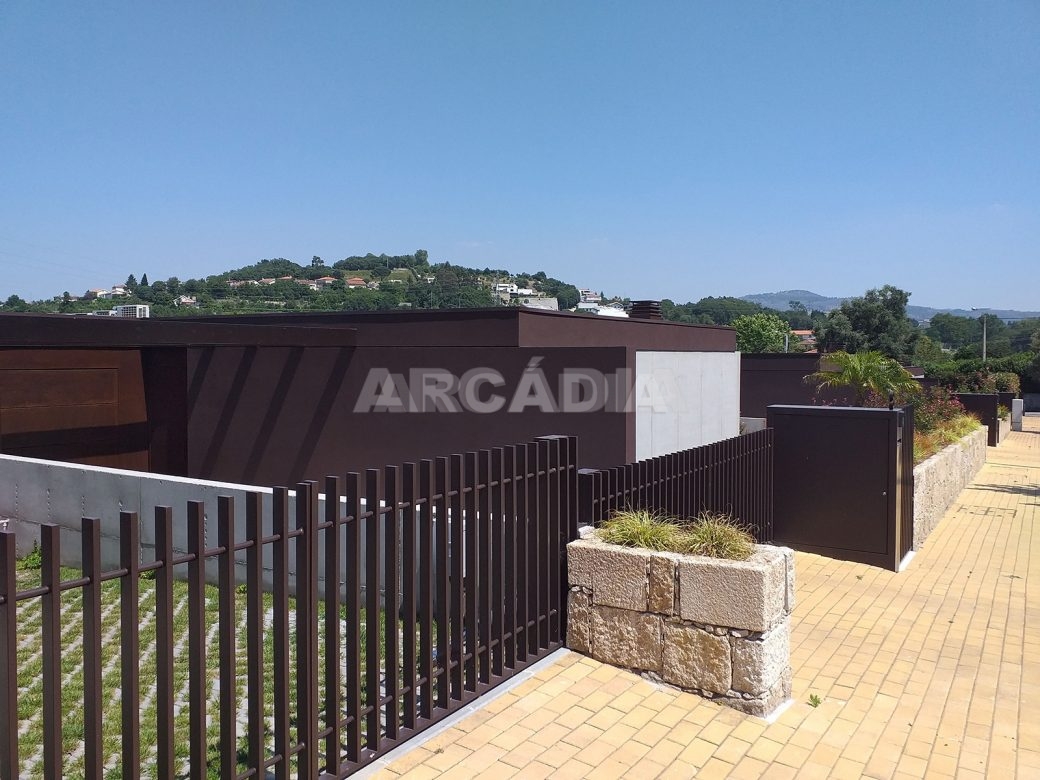 Moradia-Terrea-V4-em-Braga-Arcadia-Imobiliaria-exterior-vista-do-exterior