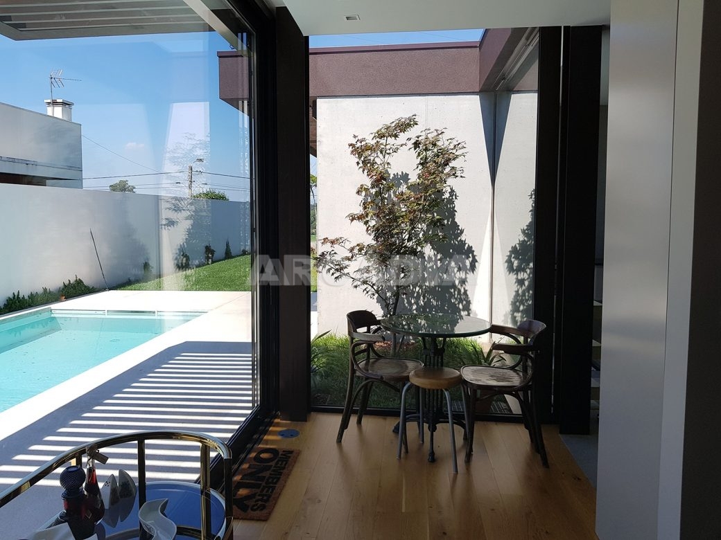 Moradia-Terrea-V4-em-Braga-Arcadia-Imobiliaria-sala-cozinha