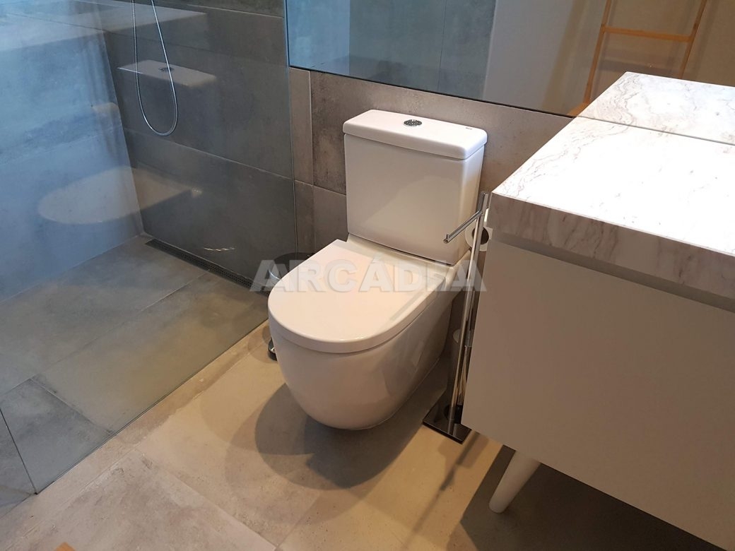 Moradia-Terrea-V4-em-Braga-Arcadia-Imobiliaria-suite-grande-wc-sanitarios