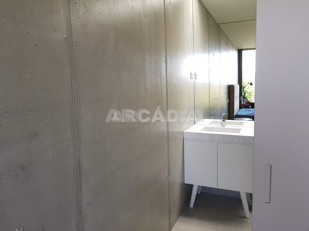 Moradia-Terrea-V4-em-Braga-Arcadia-Imobiliaria-suite-pequena-wc-entrada