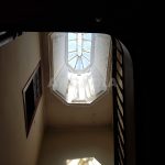 Predio-Para-Restauro-no-Centro-da-Cidade-de-Braga-claraboio-vista-de-escada