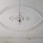 Predio-Para-Restauro-no-Centro-da-Cidade-de-Braga-detalhe-decorativo-teto-sala-secundaria-primeiro-andar