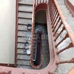 Predio-Para-Restauro-no-Centro-da-Cidade-de-Braga-escada-acesso-3-andar