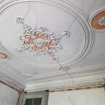Predio-Para-Restauro-no-Centro-da-Cidade-de-Braga-sala-principal-1-andar-teto