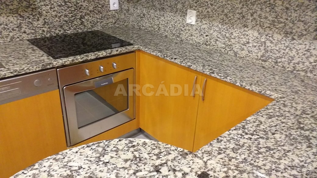 T2-Para-Arrendar-ao-Lado-da-Se-10-cozinha