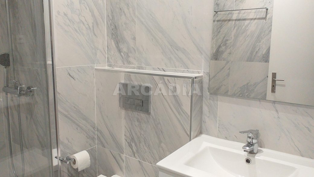 T2-Para-Arrendar-ao-Lado-da-Se-16-wc