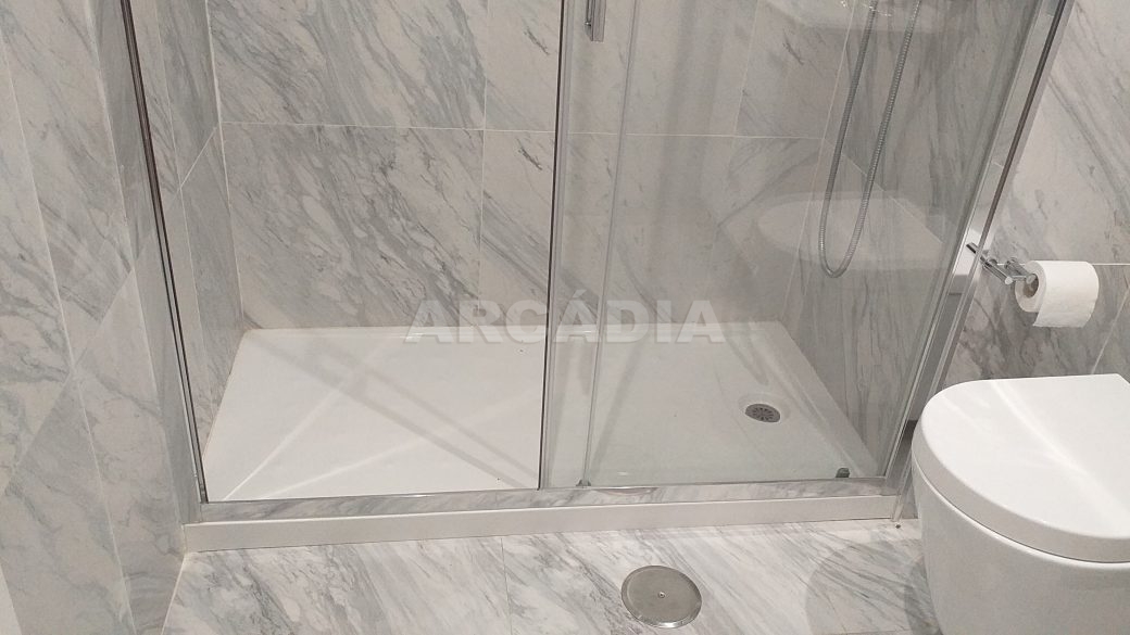 T2-Para-Arrendar-ao-Lado-da-Se-19-wc