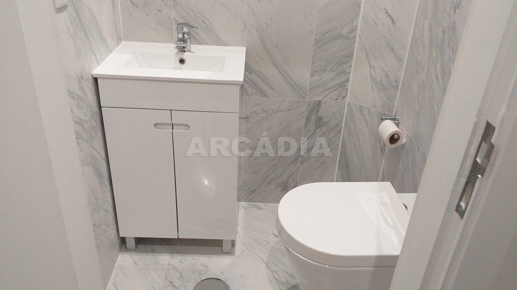 T2-Para-Arrendar-ao-Lado-da-Se-2-wc-servico