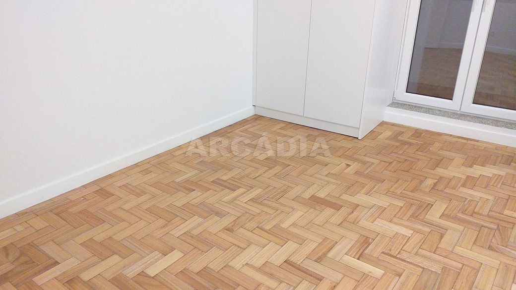 T2-Para-Arrendar-ao-Lado-da-Se-24-quarto-1