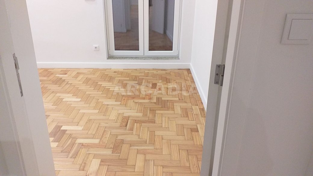 T2-Para-Arrendar-ao-Lado-da-Se-26-quarto-2