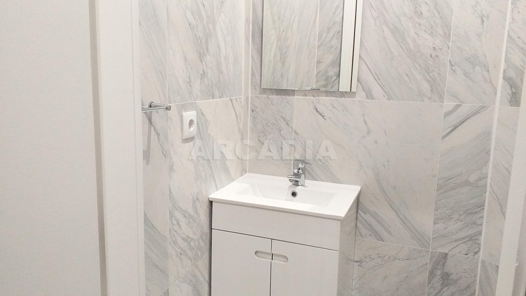 T2-Para-Arrendar-ao-Lado-da-Se-3-wc-servico-lavatorio