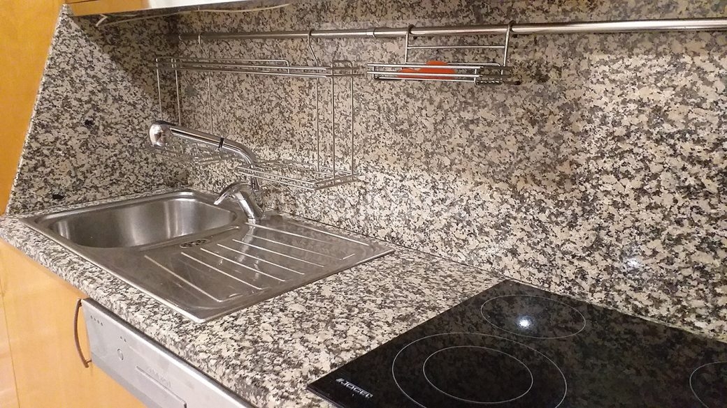 T2-Para-Arrendar-ao-Lado-da-Se-36-cozinha-detalhe