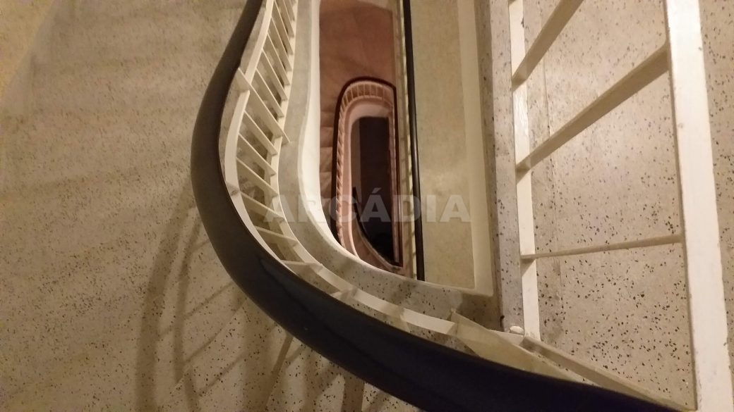 T2-Para-Arrendar-ao-Lado-da-Se-38-escadas