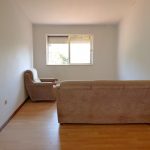 Apartamento-para-restaurar-no-Centro-HistOrico-de-Braga-Sala-janela