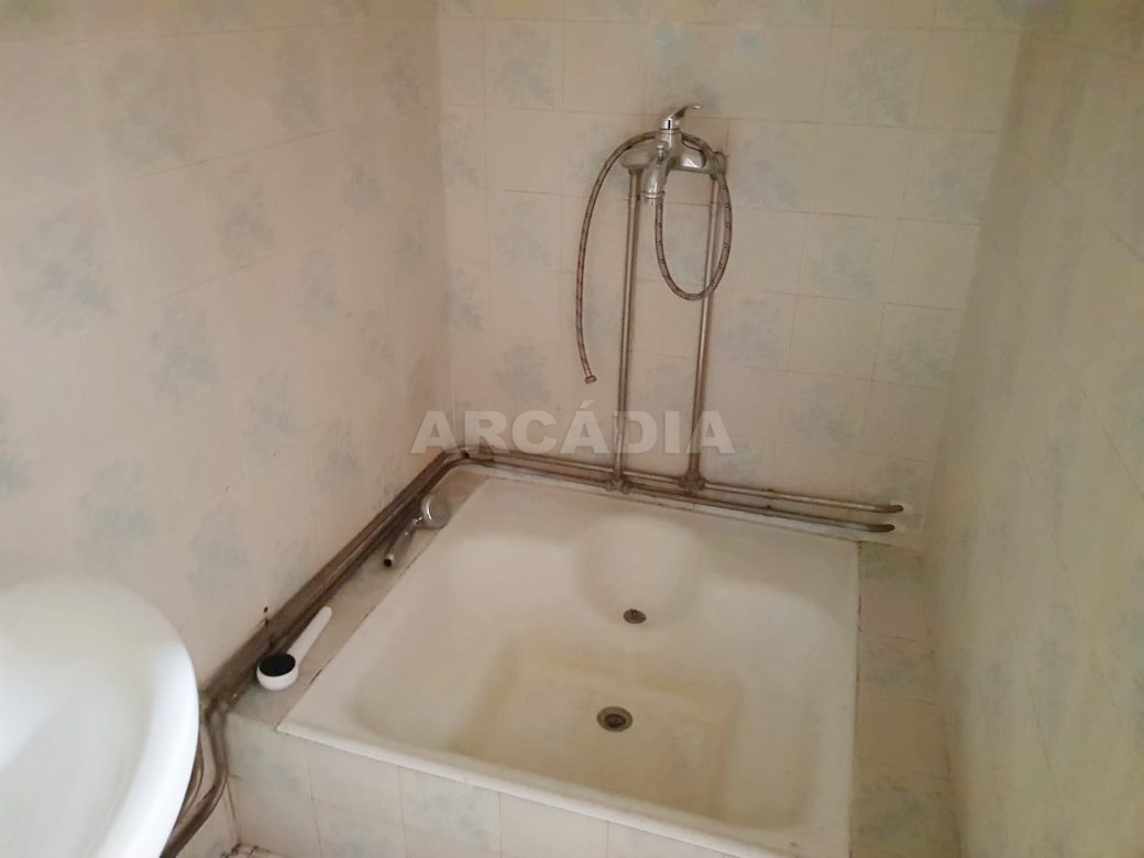 Apartamento-para-restaurar-no-Centro-HistOrico-de-Braga-WC-poliban