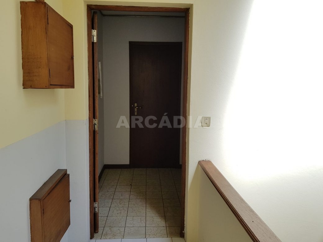 Apartamento-para-restaurar-no-Centro-HistOrico-de-Braga-entrada-apartamento