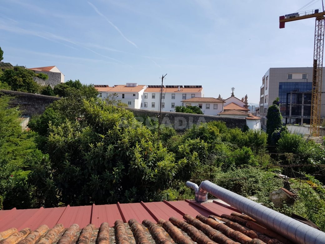 Apartamento-para-restaurar-no-Centro-HistOrico-de-Braga-vista-traseira